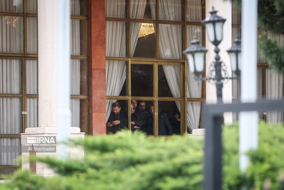 استقبال از پیکر مطهر شهدای خدمت در فرودگاه مهرآباد تهران + عکس و فیلم