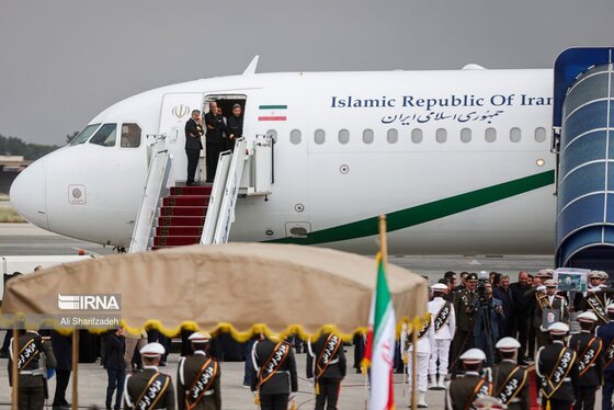 استقبال از پیکر مطهر شهدای خدمت در فرودگاه مهرآباد تهران + عکس و فیلم