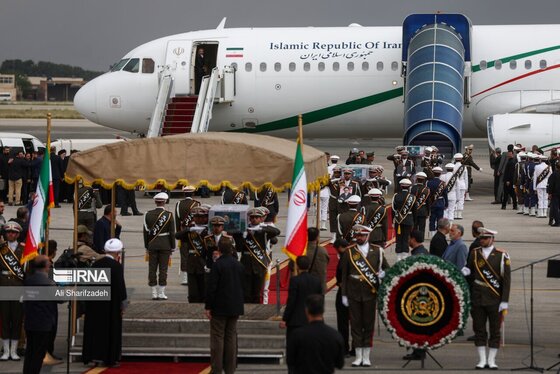 استقبال از پیکر مطهر شهدای خدمت در فرودگاه مهرآباد تهران + عکس و فیلم