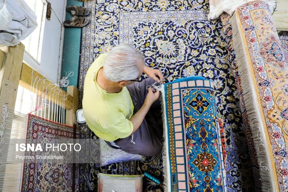 ایران زیباست | روفوگری فرش در اصفهان