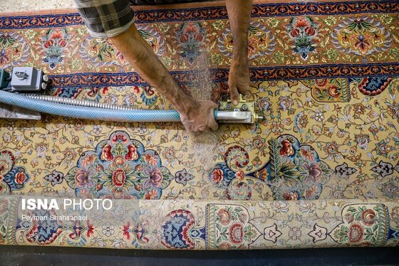 ایران زیباست | روفوگری فرش در اصفهان