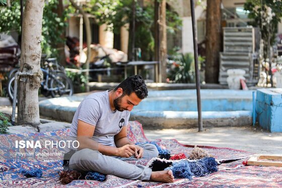 ایران زیباست | روفوگری فرش در اصفهان