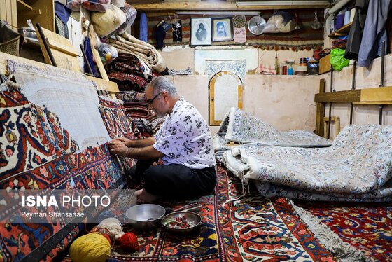 ایران زیباست | روفوگری فرش در اصفهان