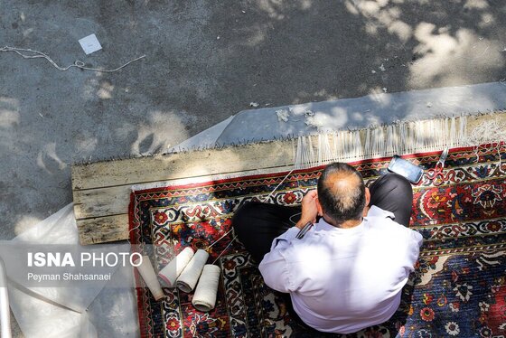 ایران زیباست | روفوگری فرش در اصفهان