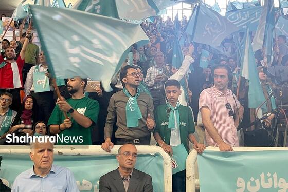 آغاز برنامه انتخاباتی نامزدهای انتخابات ریاست‌جمهوری در مشهد | از حضور باتأخیر پزشکیان تا تغییر مکان سخنرانی جلیلی (۶ تیر ۱۴۰۳) + فیلم و عکس