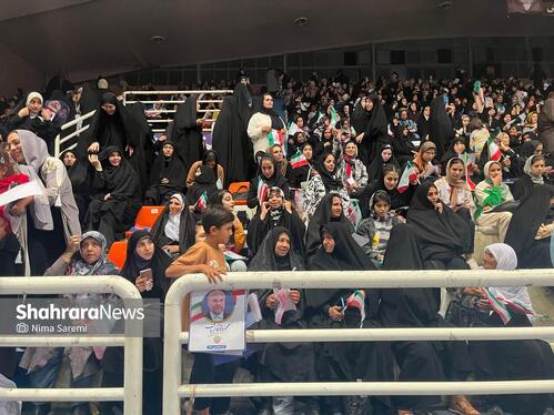 آغاز برنامه انتخاباتی نامزدهای انتخابات ریاست‌جمهوری در مشهد | از حضور باتأخیر پزشکیان تا تغییر مکان سخنرانی جلیلی (۶ تیر ۱۴۰۳) + فیلم و عکس