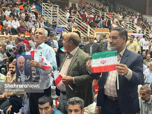 آغاز برنامه انتخاباتی نامزدهای انتخابات ریاست‌جمهوری در مشهد | از حضور باتأخیر پزشکیان تا تغییر مکان سخنرانی جلیلی (۶ تیر ۱۴۰۳) + فیلم و عکس