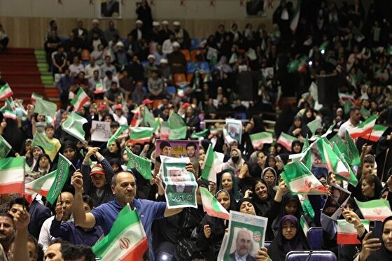 قالیباف در اجتماع هواداران خود در مشهد: کشور تاب اختلاف و دعوا و بهانه جویی ندارد| ما سیاست بلدیم، اما کار‌های خلاف انجام نمی‌دهیم+ فیلم و عکس (۶ تیرماه ۱۴۰۳)