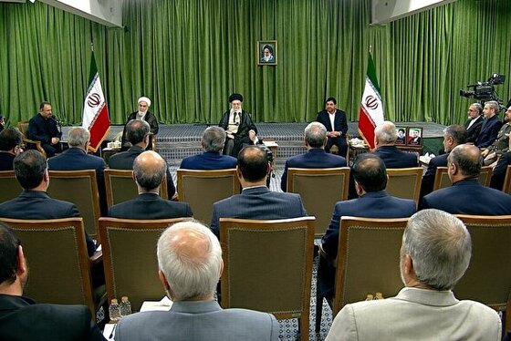 دیدار اعضای هیئت دولت سیزدهم با رهبر معظم انقلاب | حضرت آیت‌الله خامنه‌ای: دولت آقای رئیسی، دولت کار و امید و حرکت بود + فیلم و عکس
