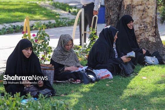 مادران انتظار | عکس‌هایی از مادران کنکوری‌ها پشت درهای بسته