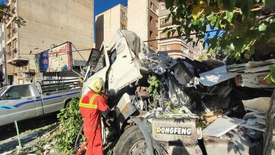 تصادف مرگبار تریلر با ۱۱ خودرو در خیابان استخر تهران (۲۵ مرداد ۱۴۰۳) + عکس