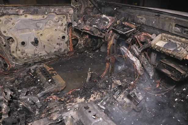 مهار آتش‌سوزی خودرو در پارکینگ منزل مسکونی در خیابان صیادشیرازی مشهد+تصاویر