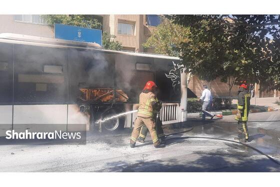 آتش سوزی اتوبوس درون شهری در بولوار ساجدی مشهد + عکس و فیلم (۴ شهریور ۱۴۰۳)