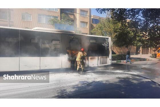 آتش سوزی اتوبوس درون شهری در بولوار ساجدی مشهد + عکس و فیلم (۴ شهریور ۱۴۰۳)