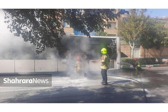 آتش سوزی اتوبوس درون شهری در بولوار ساجدی مشهد + عکس و فیلم (۴ شهریور ۱۴۰۳)