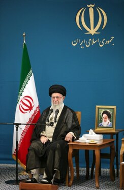 دیدار رئیس جمهور و اعضای هیئت دولت چهاردهم با رهبر معظم انقلاب | آیت‌الله خامنه‌ای: رئیس‌جمهور برای انتخاب وزیران با من مشورت کردند|حتماً به میان مردم و به سفر‌های استانی بروید+ فیلم و عکس