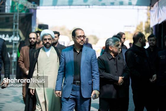 عکس| بازدید رئیس و جمعی از اعضای شورای اسلامی شهر مشهد از ایستگاه‌های استقبال زائران