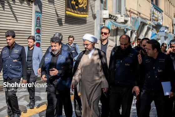 عکس| بازدید رئیس و جمعی از اعضای شورای اسلامی شهر مشهد از ایستگاه‌های استقبال زائران