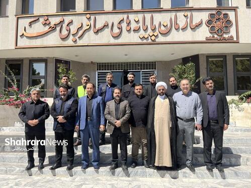 عکس| بازدید رئیس و جمعی از اعضای شورای اسلامی شهر مشهد از ایستگاه‌های استقبال زائران