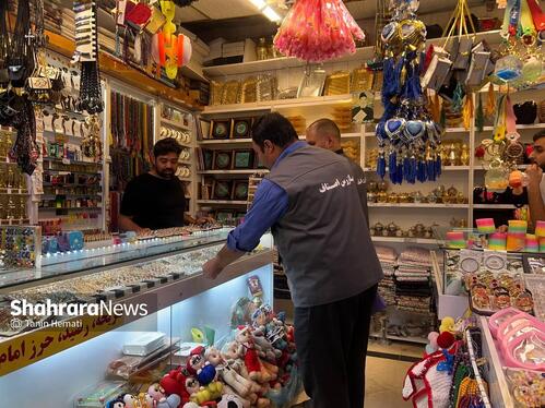 از عرضه زعفران تقلبی تا کم‌فروشی و گران‌فروشی در بازدید از بازار سرشور مشهد (۱۱ شهریور ۱۴۰۳) + فیلم و عکس