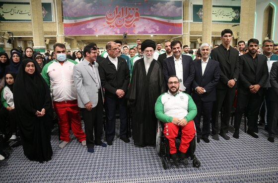 دیدار ورزشکاران المپیک و پارالمپیک ۲۰۲۴ پاریس با رهبر معظم انقلاب | حضرت آیت‌الله خامنه‌ای: جوان‌های ورزشکار موجب سربلندی ایران هستند + فیلم و عکس
