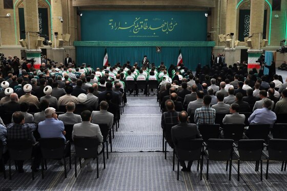 دیدار ورزشکاران المپیک و پارالمپیک ۲۰۲۴ پاریس با رهبر معظم انقلاب | حضرت آیت‌الله خامنه‌ای: جوان‌های ورزشکار موجب سربلندی ایران هستند + فیلم و عکس
