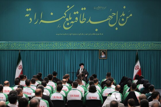 دیدار ورزشکاران المپیک و پارالمپیک ۲۰۲۴ پاریس با رهبر معظم انقلاب | حضرت آیت‌الله خامنه‌ای: جوان‌های ورزشکار موجب سربلندی ایران هستند + فیلم و عکس