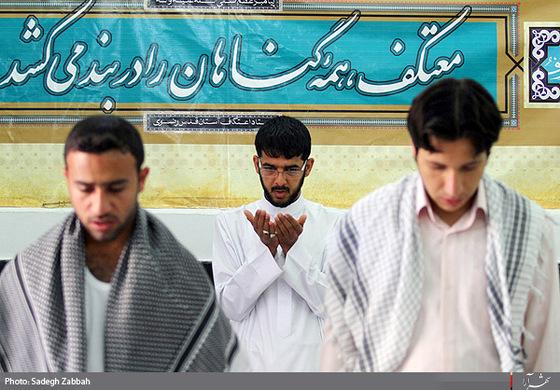 مراسم معنوي اعتكاف در حرم رضوي-1