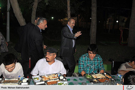 استاندار خراسان رضوي در جمع مددجويان آسايشگاه فياض بخش