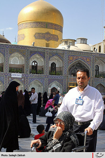 تشرف سالمندان به حرم امام رضا (ع)