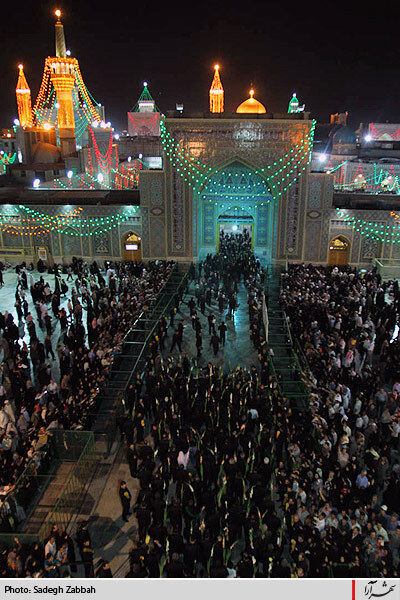 گلباران حرم امام رضا (ع) در آستانه ميلاد نور