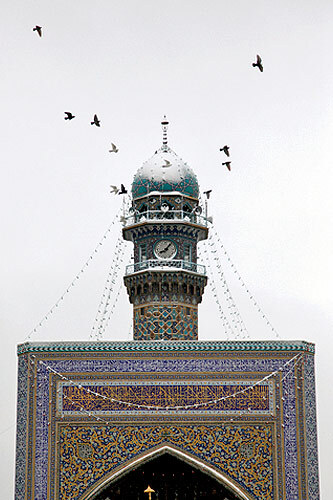 بارش برف در آستان امام علي اين موسي الرضا(ع)