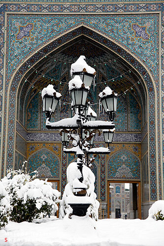 بارش برف در آستان امام علي اين موسي الرضا(ع)