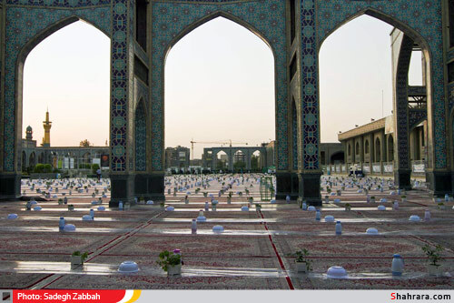 مراسم افطار در حرم رضوي