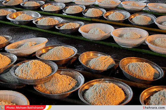تهیه  شله مشهدی در روز اربعین
