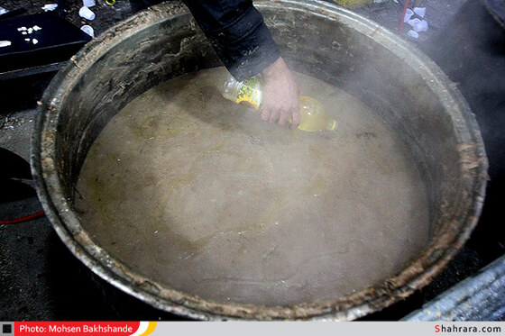 تهیه شله مشهدی در روز اربعین