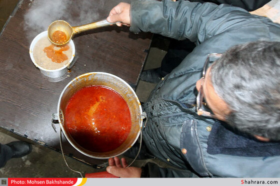 توزیع شله مشهدی در روز اربعین
