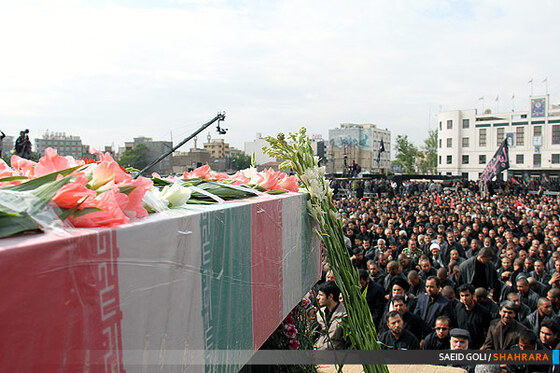 اجتماع عظیم عزاداران فاطمی و تشییع پیکر پاک 2 شهید گمنام
