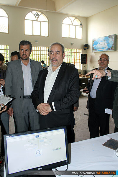 بازدید استاندار خراسان رضوی از شعب اخذ رای