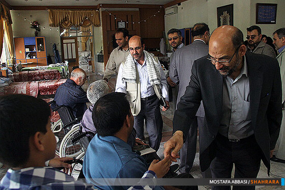 حضور غلامرضا بصیری پور رئیس کمیسیون فرهنگی اجتماعی شورای شهر مشهد در آسایشگاه جانبازان امام خمینی (ره)