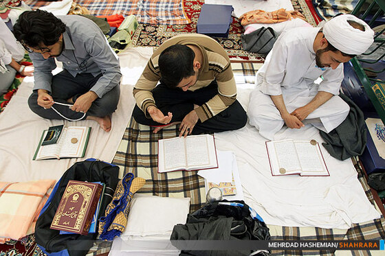 مراسم معنوی اعنکاف در حرم امام رضا(ع)