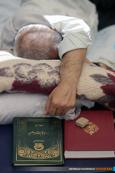 مراسم معنوی اعنکاف در حرم امام رضا(ع)