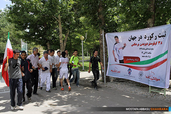 ثبت رکورد جهانی دویدن به عقب