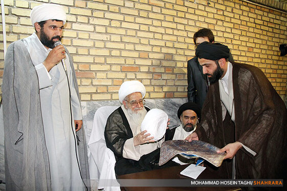 مراسم عمامه گذاری با حضور آیت الله صافی گلپایگانی