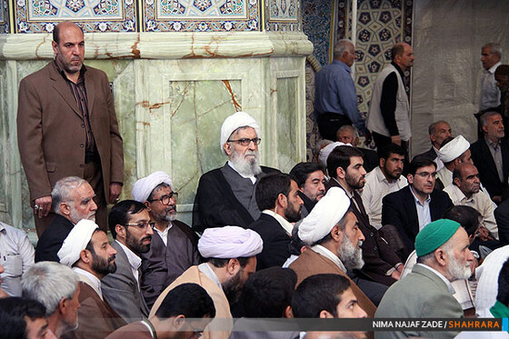 حضور آیت الله واعظ طبسی در راهپیمایی مردم مشهددر اعتراض به توهین به پیامبر اعظم(ص)