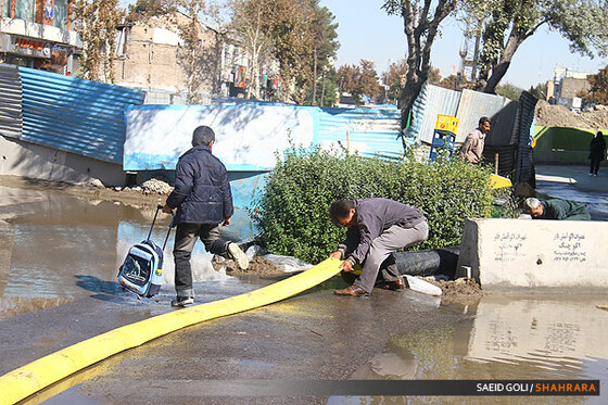 ترکیدگی شاه لوله آب درخیابان دانشگاه 