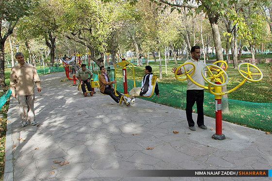 ورزش  صبحگاهی در پارک ملت