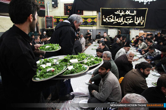 تهیه و توزیع شله مشهدی در روز اربعین