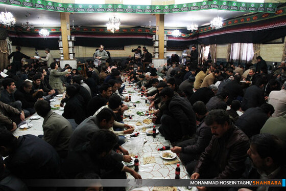 تهیه و توزیع شله مشهدی در روز اربعین
