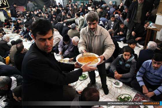 تهیه و توزیع شله مشهدی در روز اربعین